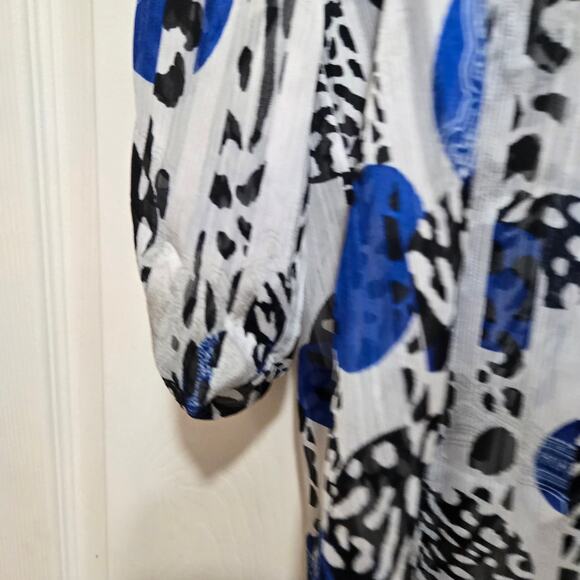 Chico’s Sheer Crinkle Dot Animal Print Top Women’s 2 - Picture 8 of 11